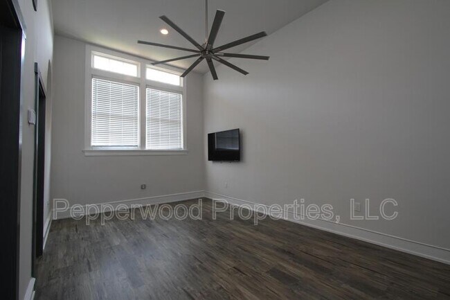 Building Photo - 600 Magnolia St