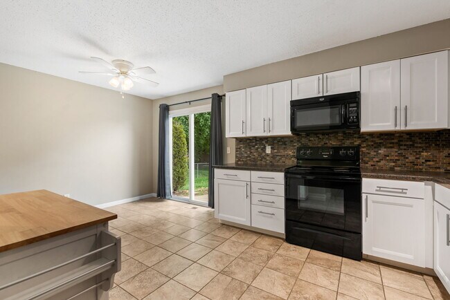 Foto del edificio - 2406 Village Glen Ct