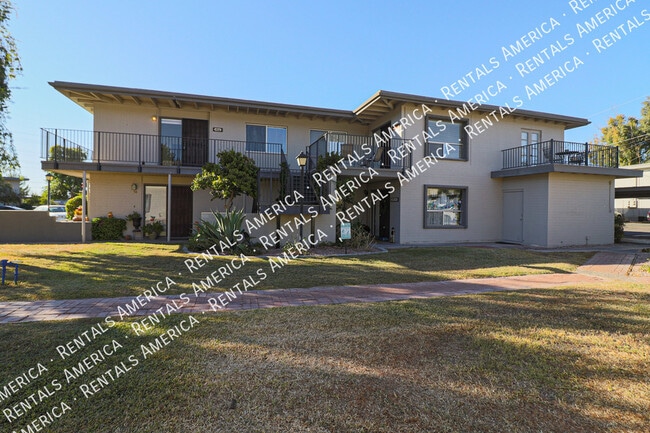 Building Photo - 4132 E Calle Redonda