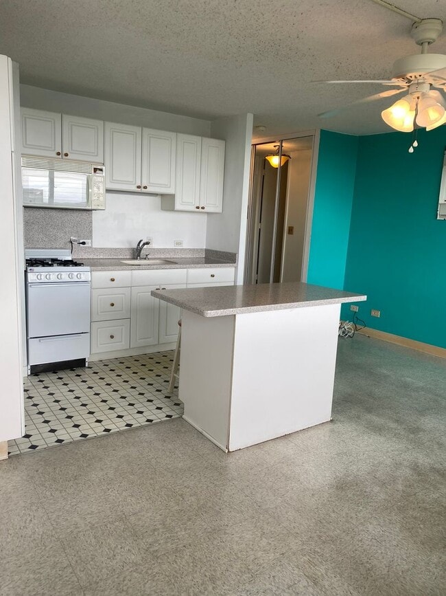 Building Photo - Punahou Gardens Penthouse House Studio - E...