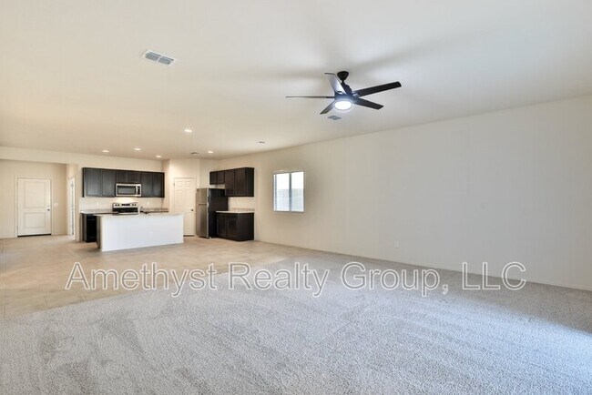 Foto del edificio - 24642 W Flores Dr