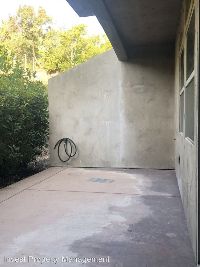 Building Photo - 870 Mission Sierra Ct