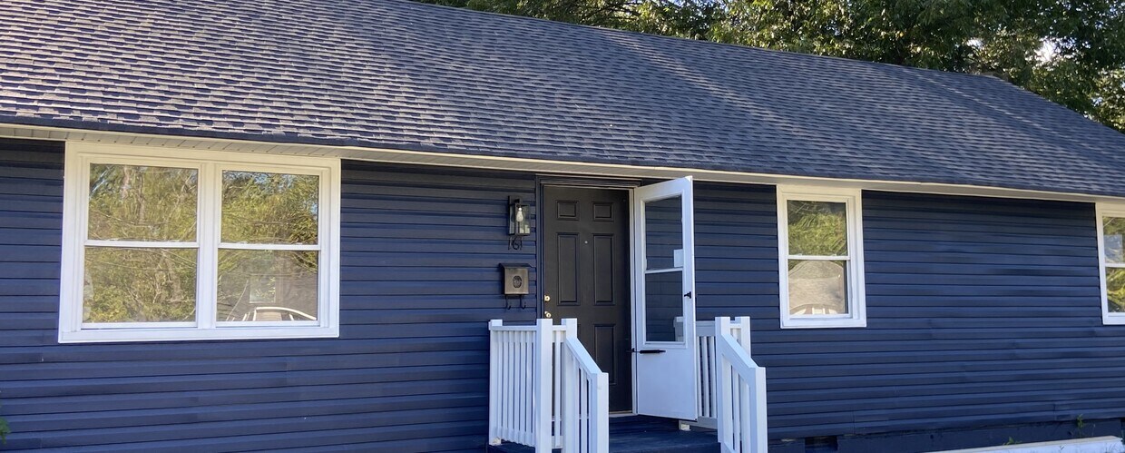 Foto principal - 161 Winchester Dr