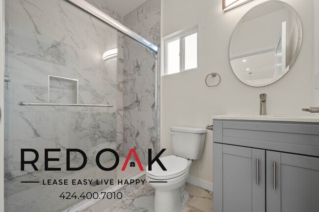 Foto del edificio - Spacious Studio with Lovely Hardwood Floor...