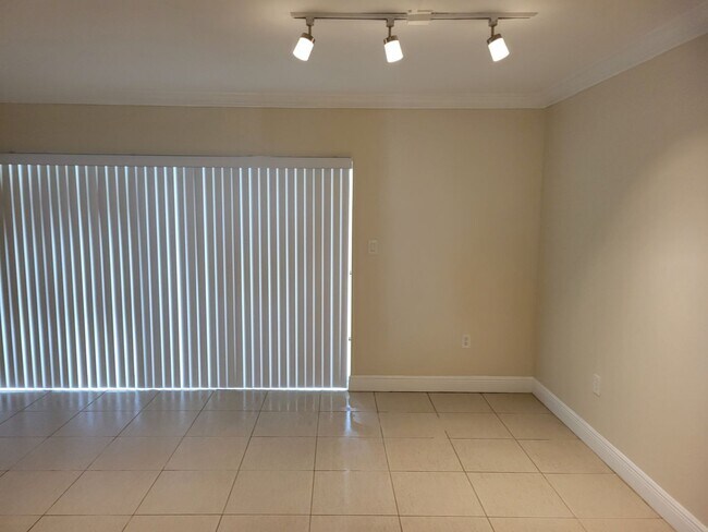 Building Photo - *Annual* Beautiful 2 bedroom, 2 baths near...