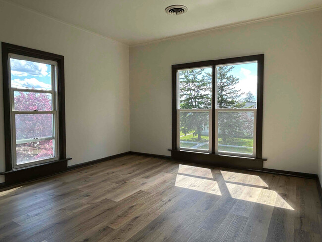 Building Photo - 1416 Elm Ave