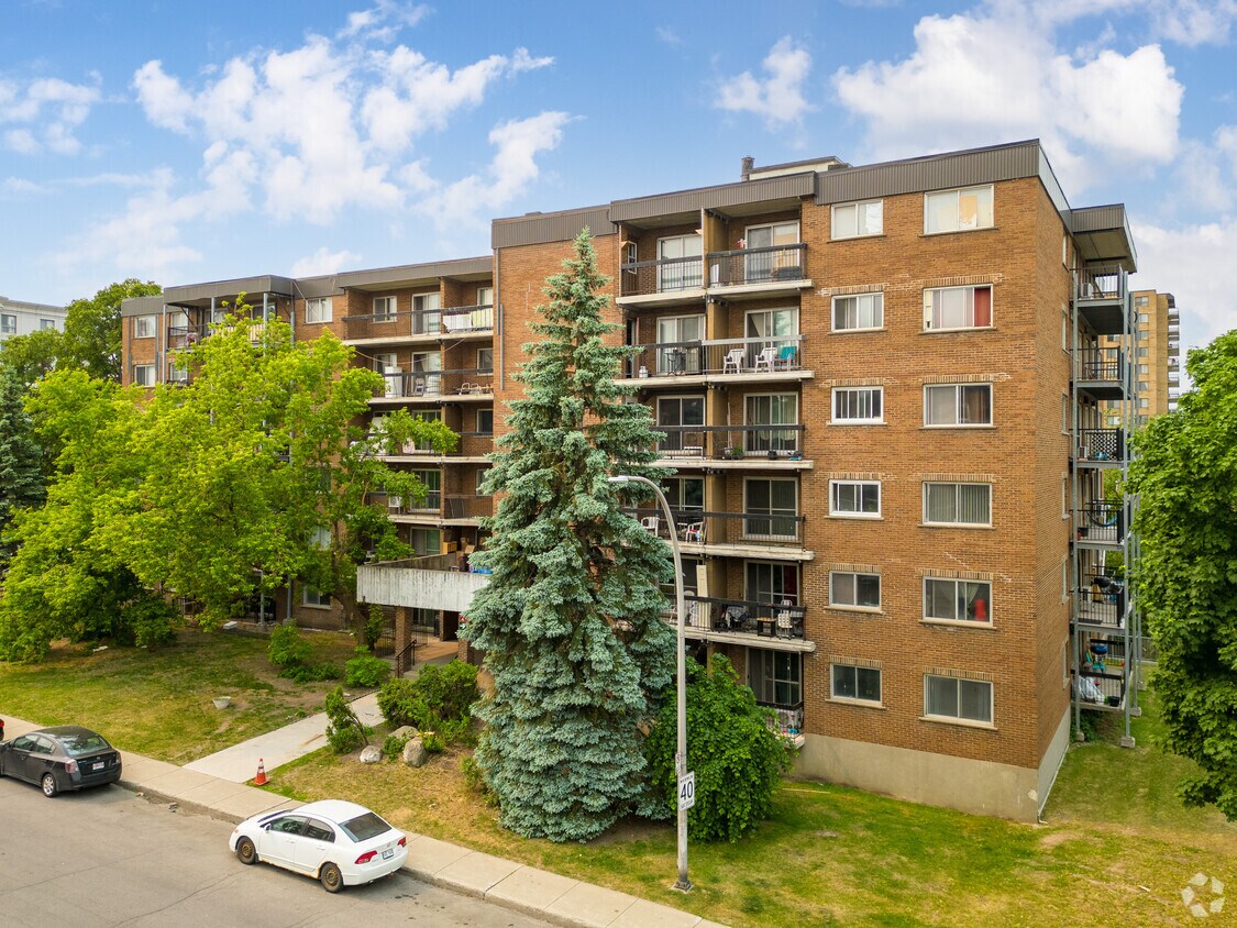 2839 De La CôteVertu Boul, SaintLaurent, QC H4R 1P7 Apartments 2839