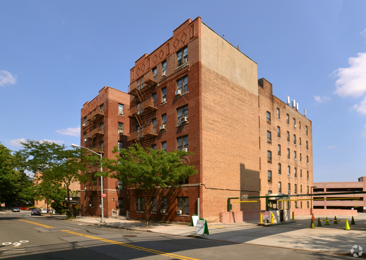 Primary Photo - Manhattan College Parkway Apartments