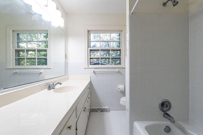 Building Photo - 4718 Rembert Dr