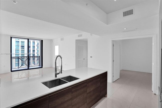 Building Photo - 301 Altara Ave