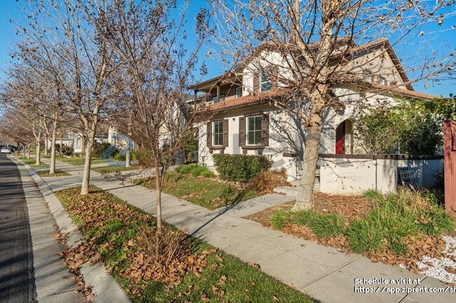 Building Photo - 155 E Heritage Dr