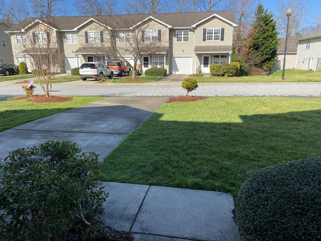 Primary Photo - Fletcher - Updated Townhome with fenced pa...