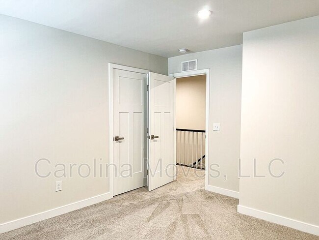 Building Photo - 535 Martin Creek Dr
