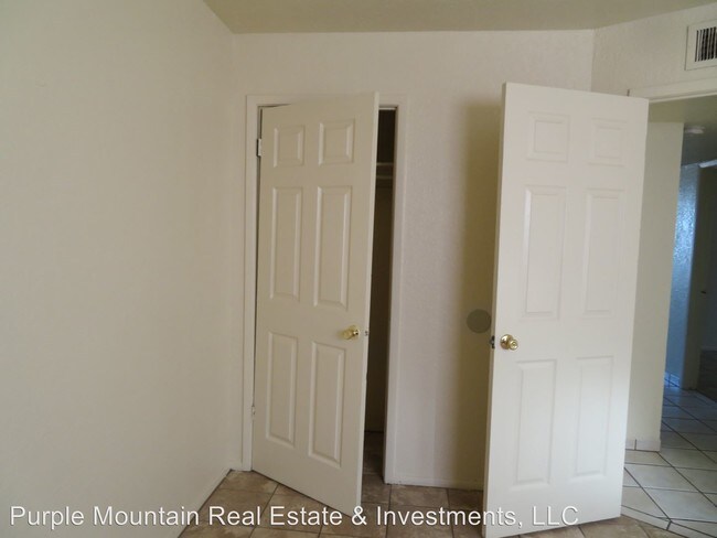Building Photo - 2472 La Fonda Cir