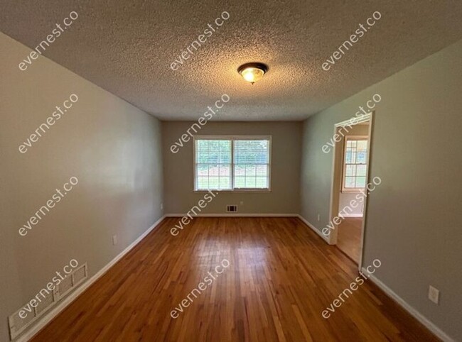 Foto del edificio - 914 Hickory Ridge Rd SW
