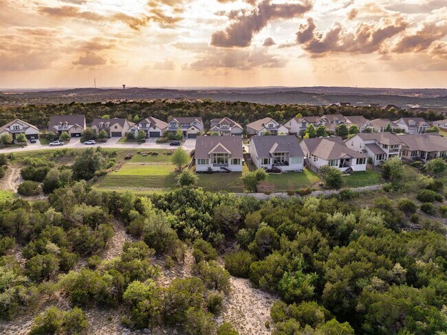 Foto del edificio - 595 Dayridge Dr