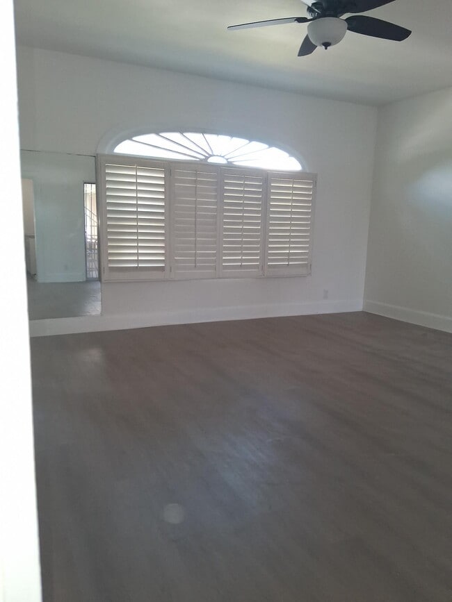 Building Photo - 6250 S Van Ness Ave