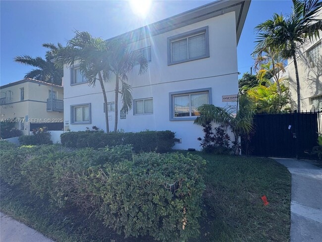 Building Photo - 820 15th St