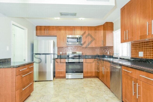 Building Photo - Charming 4 Bedroom in Glendale!