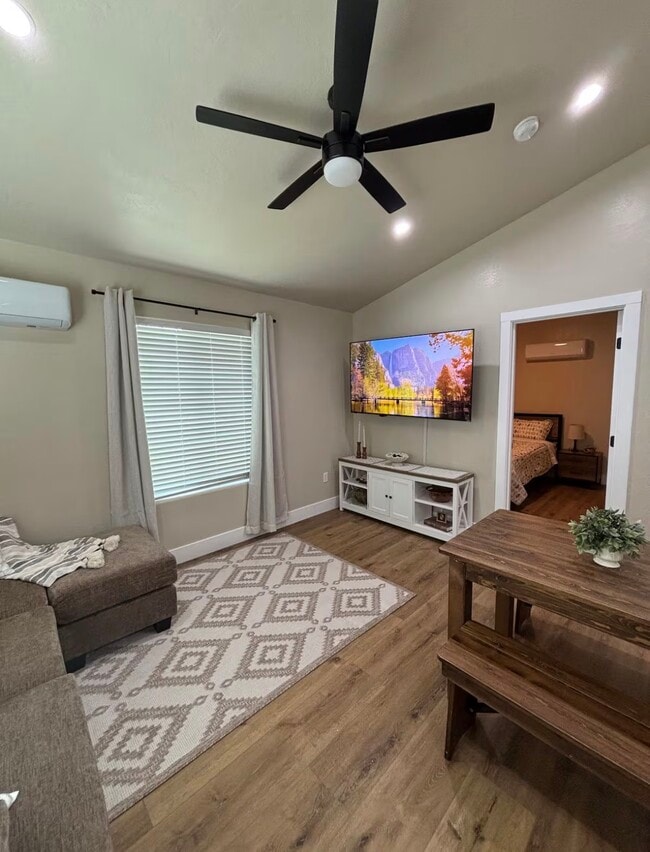 Building Photo - 5929 E Dayton Ave