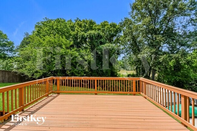 Foto del edificio - 2729 Chalet Forest Dr