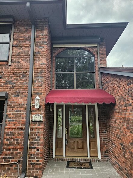 Building Photo - 6539 Brentwood Dr.