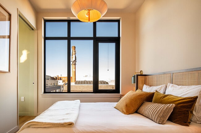 Bedroom - Fishtown Urby Apartments