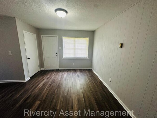 Building Photo - Spacious 3 bedroom, 1 bath Home For Rent!!...