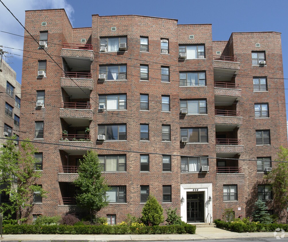 325 Main St, White Plains, NY 10601 Apartments White Plains, NY