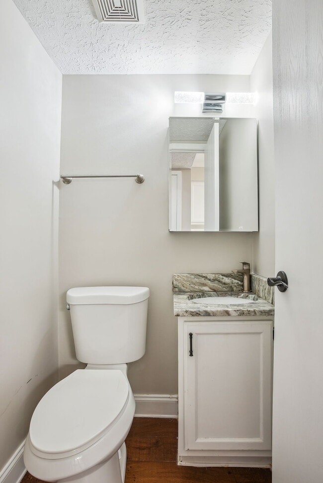 Building Photo - 700 Alta View Ct