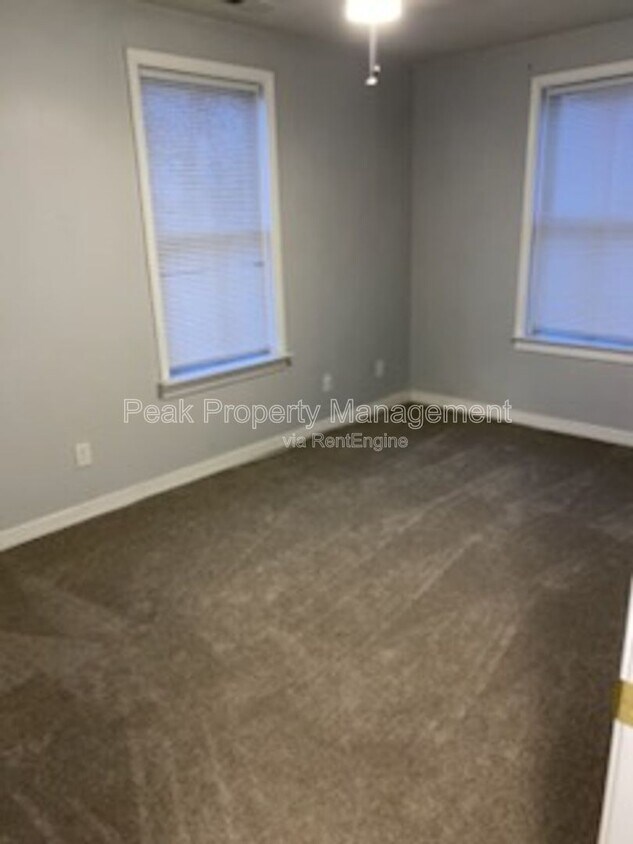 Foto del edificio - 117 E 13th St