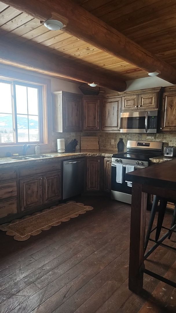 Building Photo - Cabin for Rent