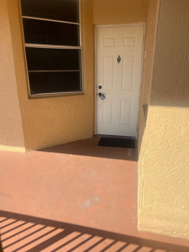 Foto principal - 8284 NW 24th St