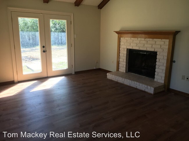 Building Photo - 4 br, 2 bath House - 1924 Hobbiton Rd.