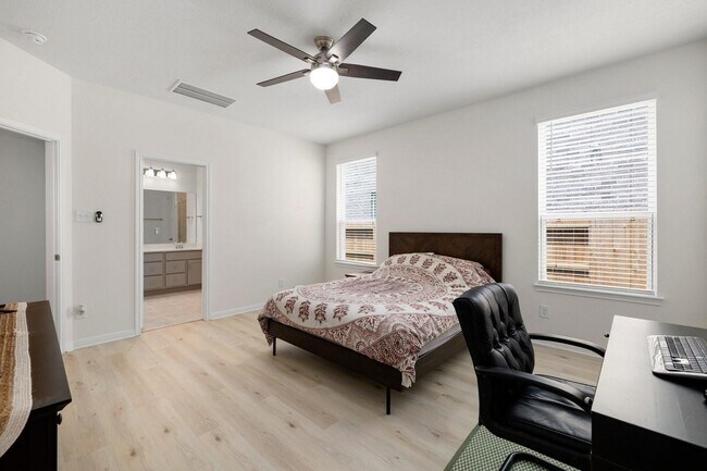 Building Photo - 7618 Coral Ky Dr