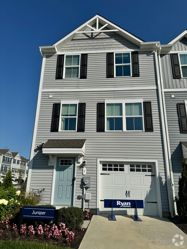 Del Vue Homes Apartments for Rent with a Garage Beverly, NJ 1