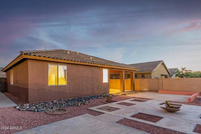 Building Photo - 1530 E Branham Ln