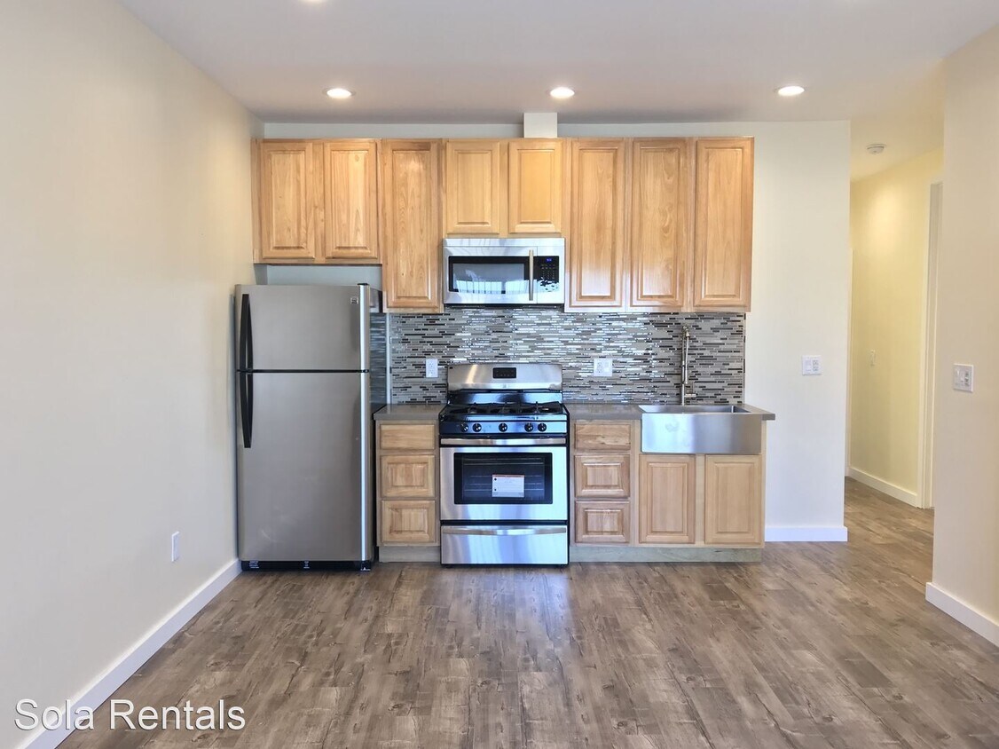 Foto principal - 8715 S Regina Ct