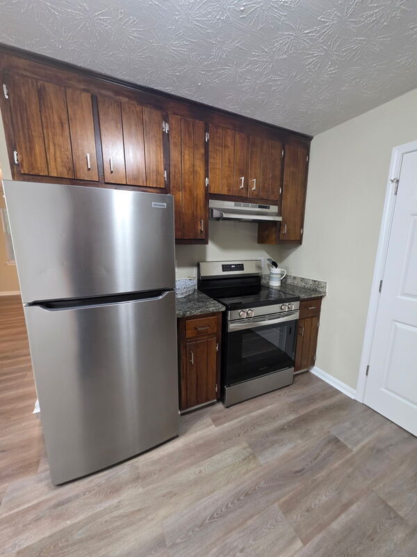 Building Photo - 220 Big Oak Cir