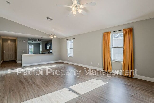 Building Photo - 13930 W Country Gables Dr