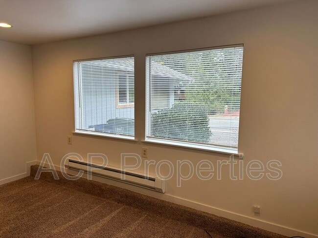 Building Photo - 2475 Yew Street Rd