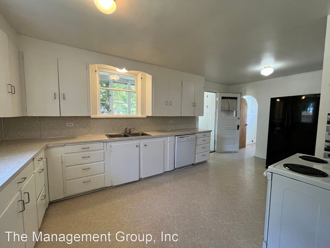 Primary Photo - 4 br, 2 bath House - 1111 S Washington Street