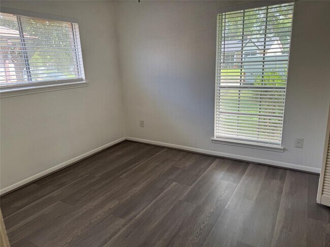 Building Photo - 9332 Tooley Dr