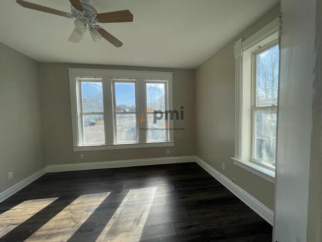 Foto del edificio - 424 E 10th St