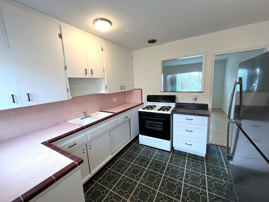 Primary Photo - 1bd/1bth South Park Apartment with Plank F...