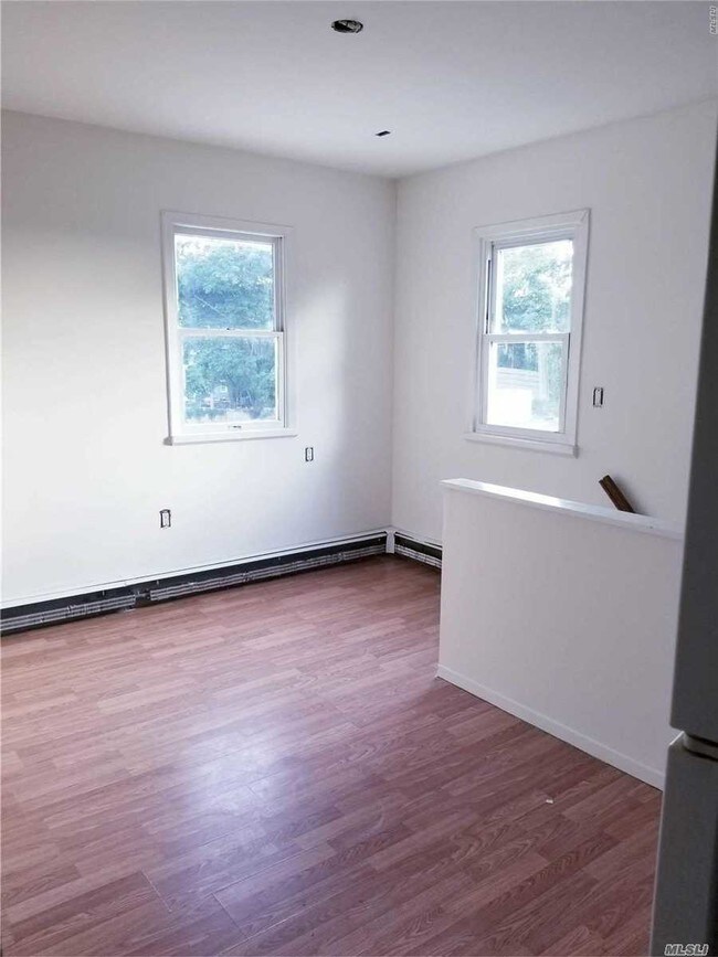 5056 Bayville Ave Unit 10, Bayville, NY 11709 Room for Rent in