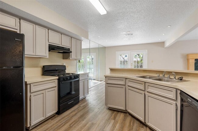 Foto del edificio - 1717 Parkfield Cove