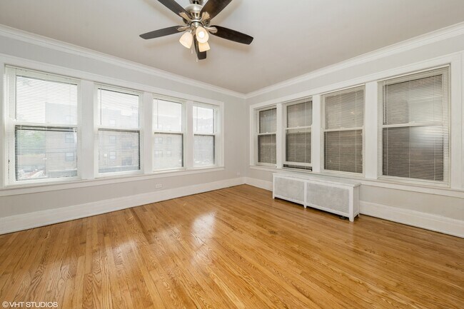 Foto del edificio - 6815 S Crandon Ave