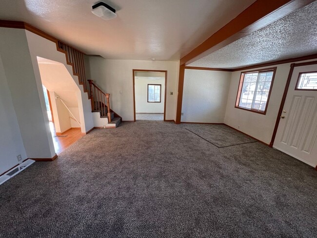 Building Photo - Large Home and Shop