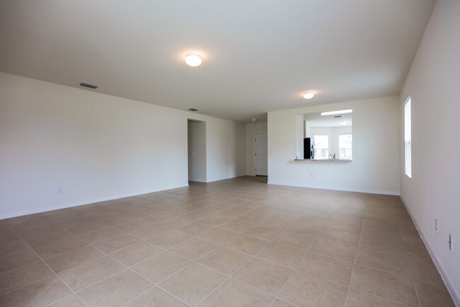 Building Photo - 1301 SW 9th Ct